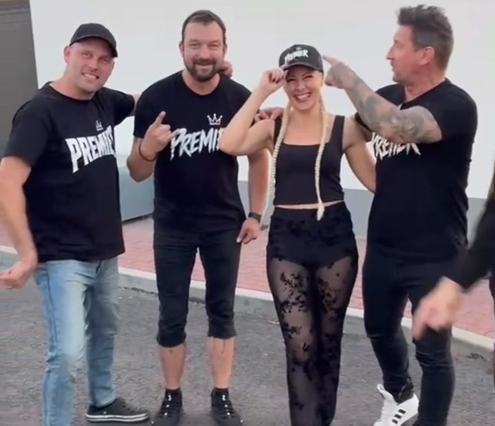PREMIER-MERCH